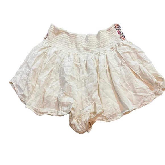 Aqua Embroidered Smocked Cream Boho-style Shorts Size Large - Picture 2 of 4